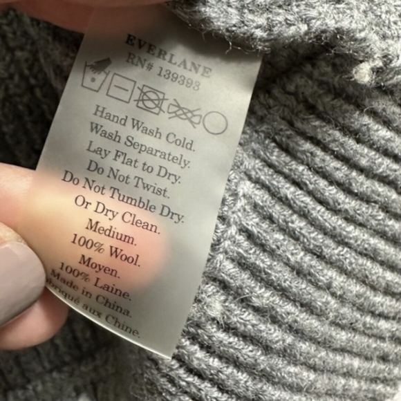 Very thick Gary cowl neck cardigan. Size small. Everlane. - Picture 4 of 5